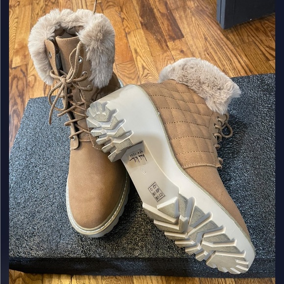 Women’s stylish designer lace up boots by Nicole Miller; Sz 9 - Picture 7 of 7